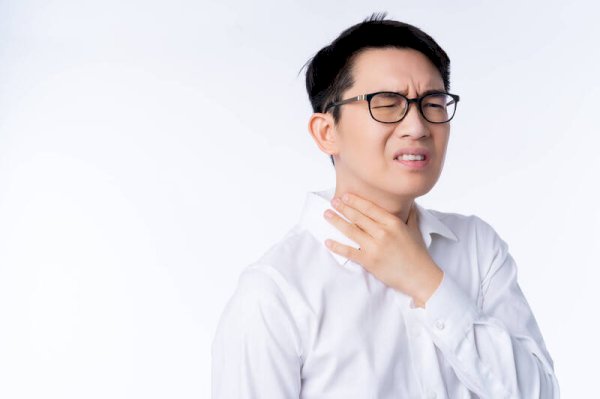 喉嚨異物感查無病因 竟是壓力引發喉球症   文/  尤冠棠醫師